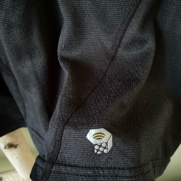 Mountain Hardwear front 1/2 zip. - Picture 2 of 3